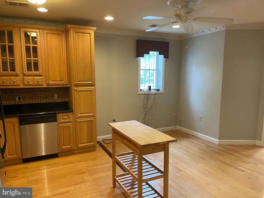 1424 HOLBROOK ST NE #102
