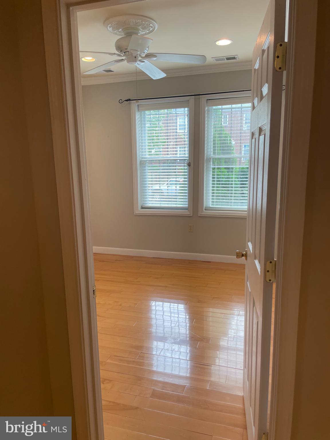 1424 HOLBROOK ST NE #102