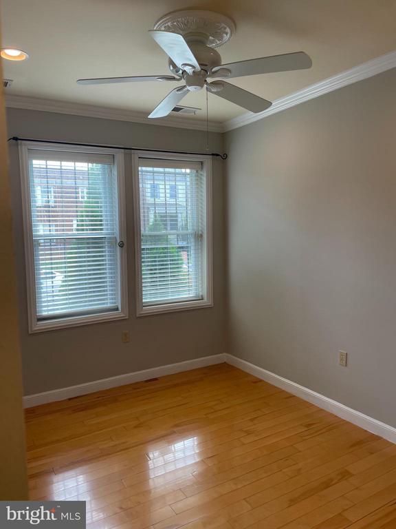 1424 HOLBROOK ST NE #102