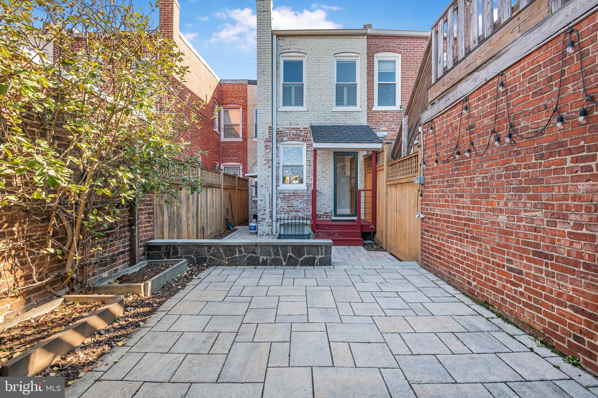 408 TENNESSEE AVE NE