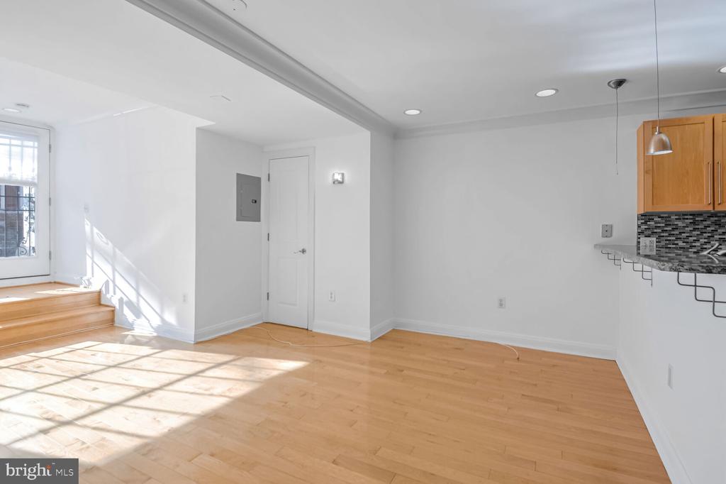 243 FLORIDA AVE NW #1