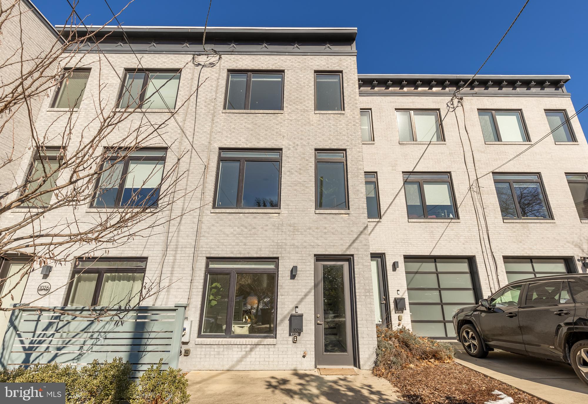 1028 Perry St NE