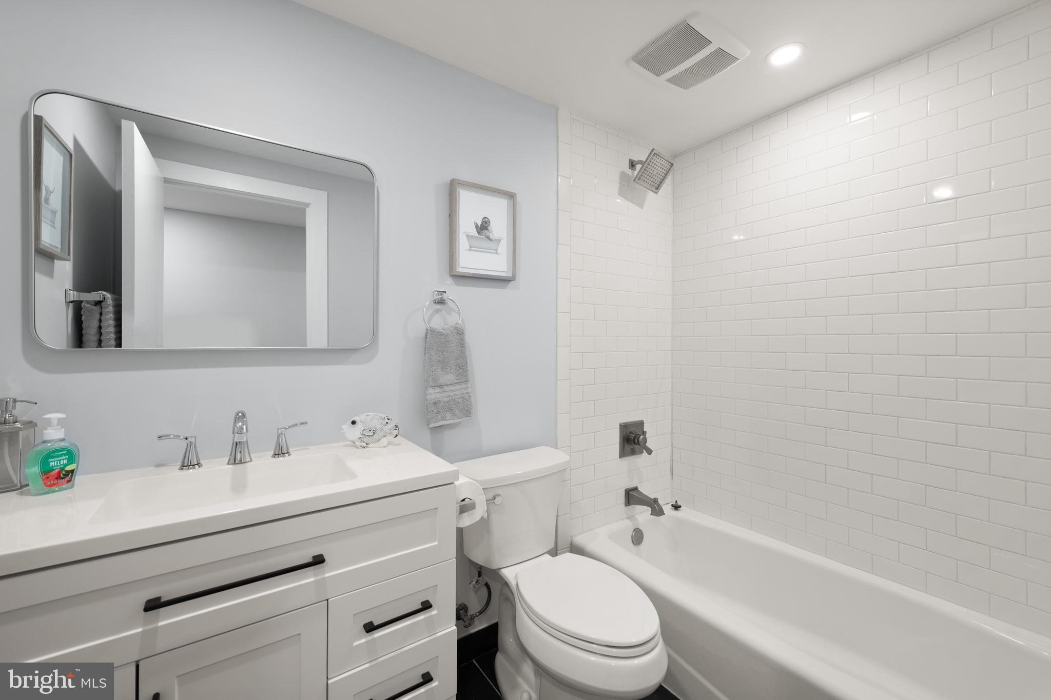 1812 D St NE #2