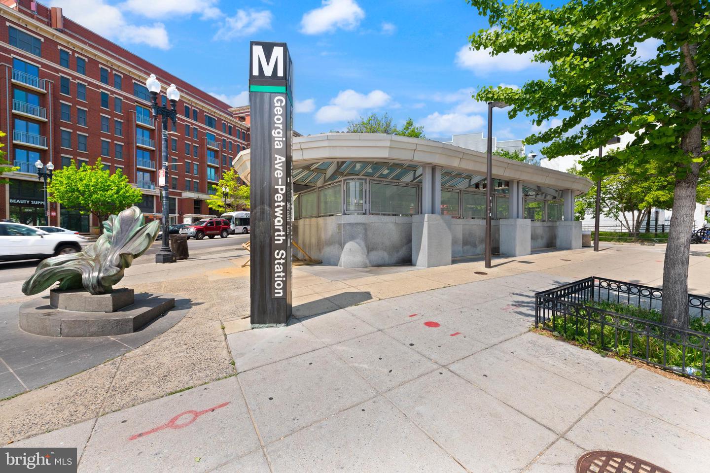 728 Farragut St NW