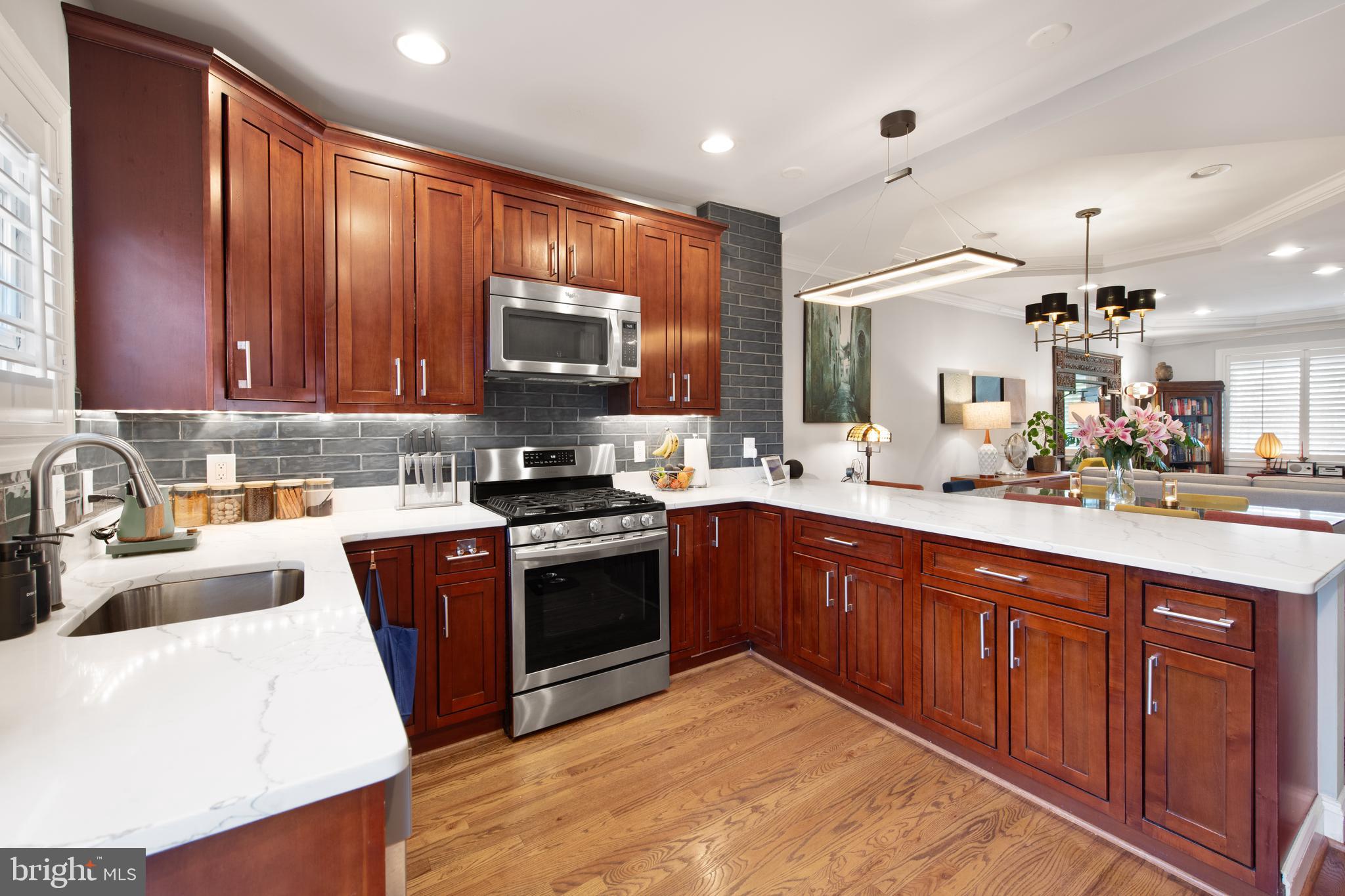 728 Farragut St NW