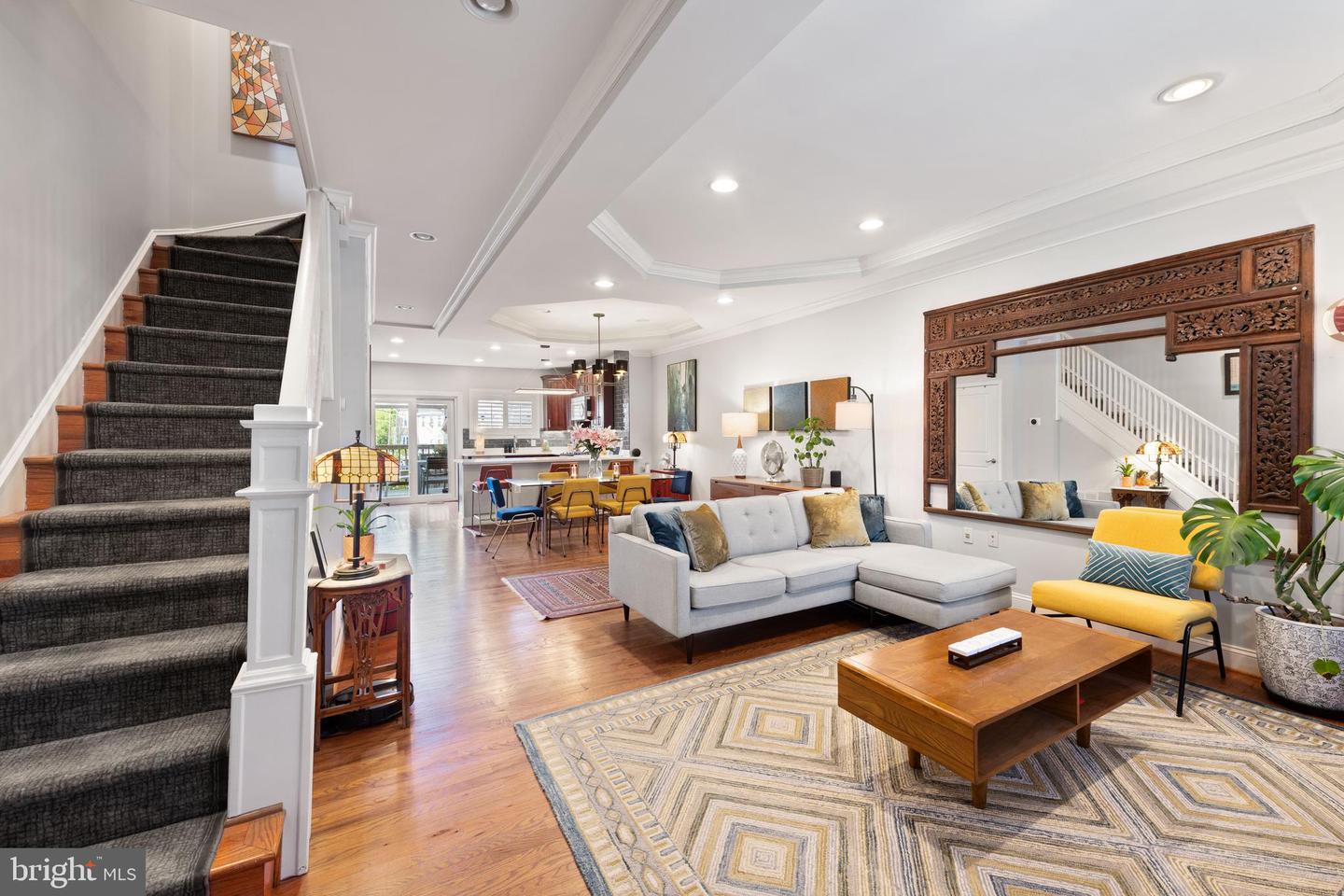 728 Farragut St NW