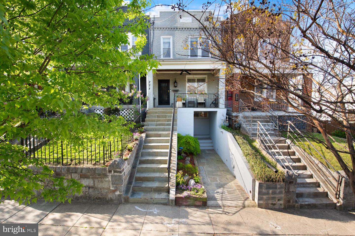 728 Farragut St NW