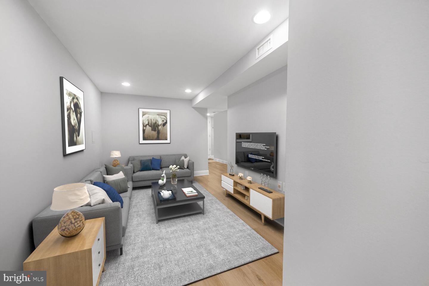 728 Farragut St NW