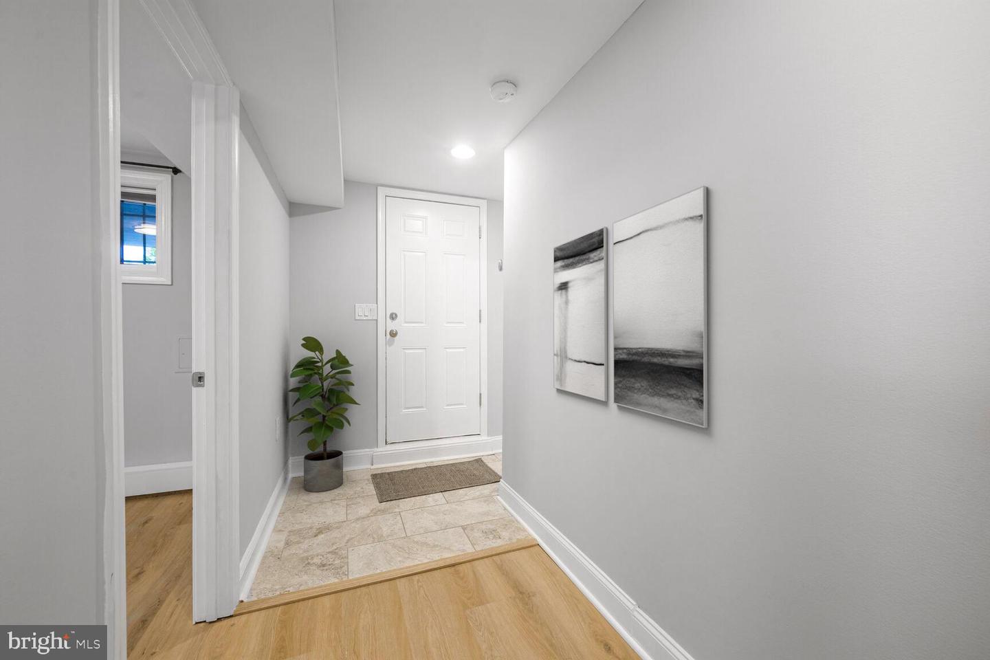 728 Farragut St NW