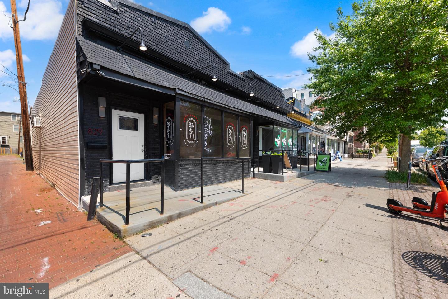 728 Farragut St NW