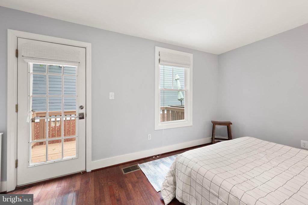 1503 Constitution Ave NE
