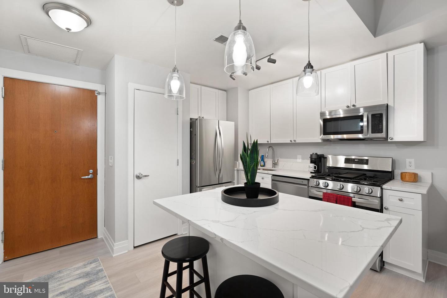 2120 Vermont Ave NW #17