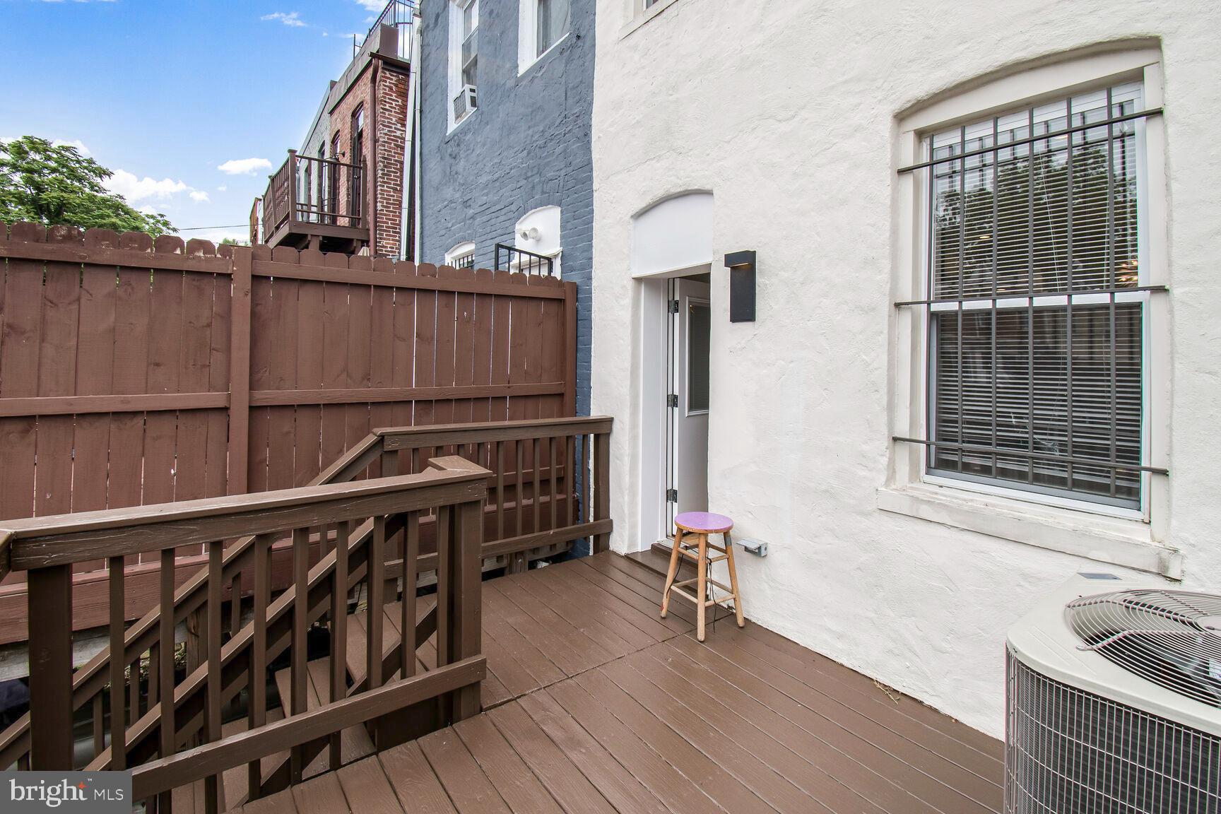 24 RHODE ISLAND AVE NE #A