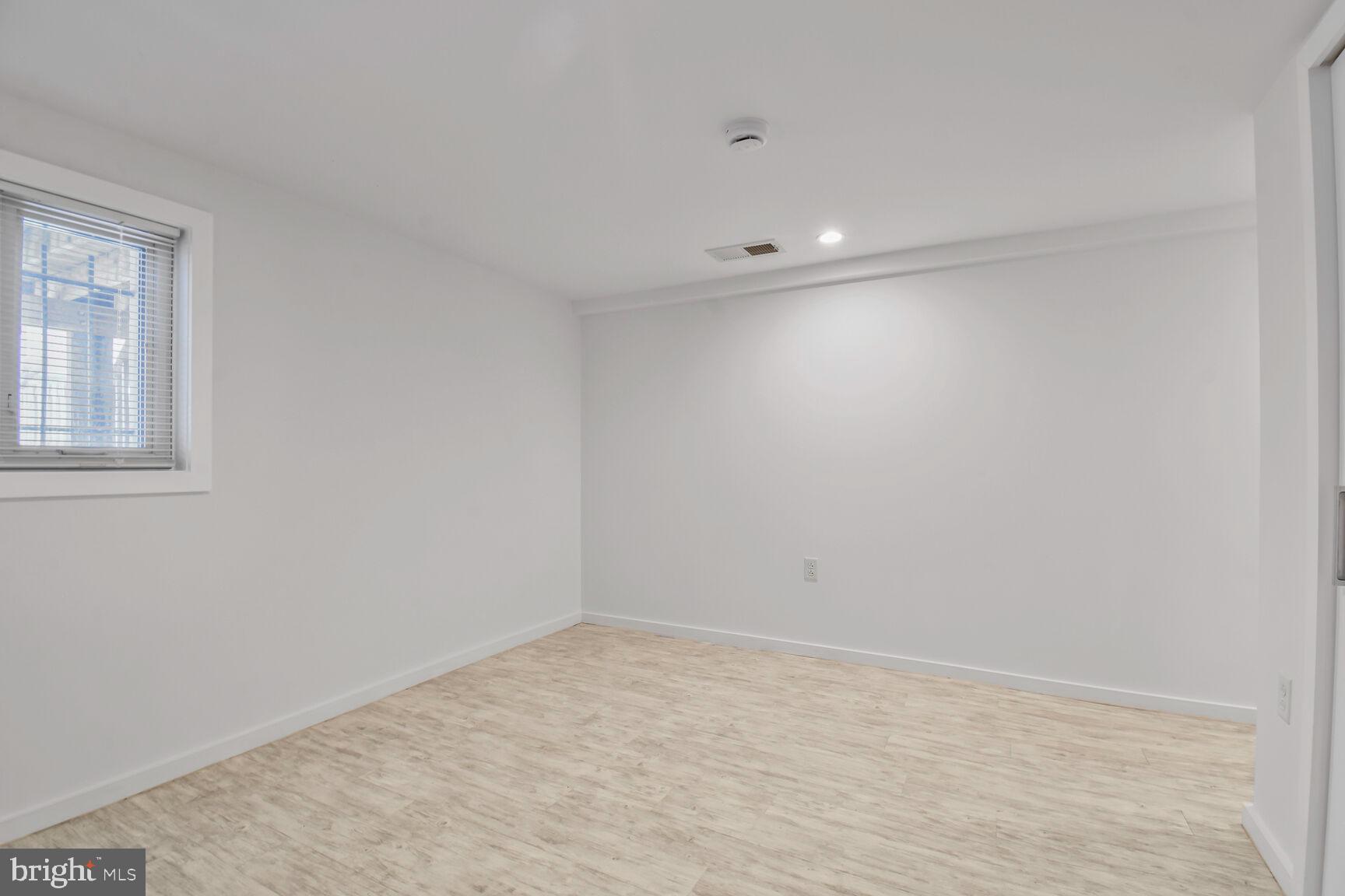 24 RHODE ISLAND AVE NE #A