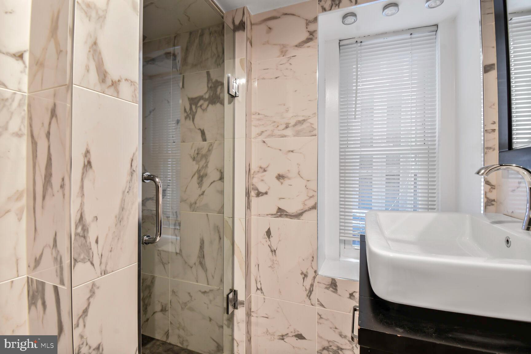 24 RHODE ISLAND AVE NE #A