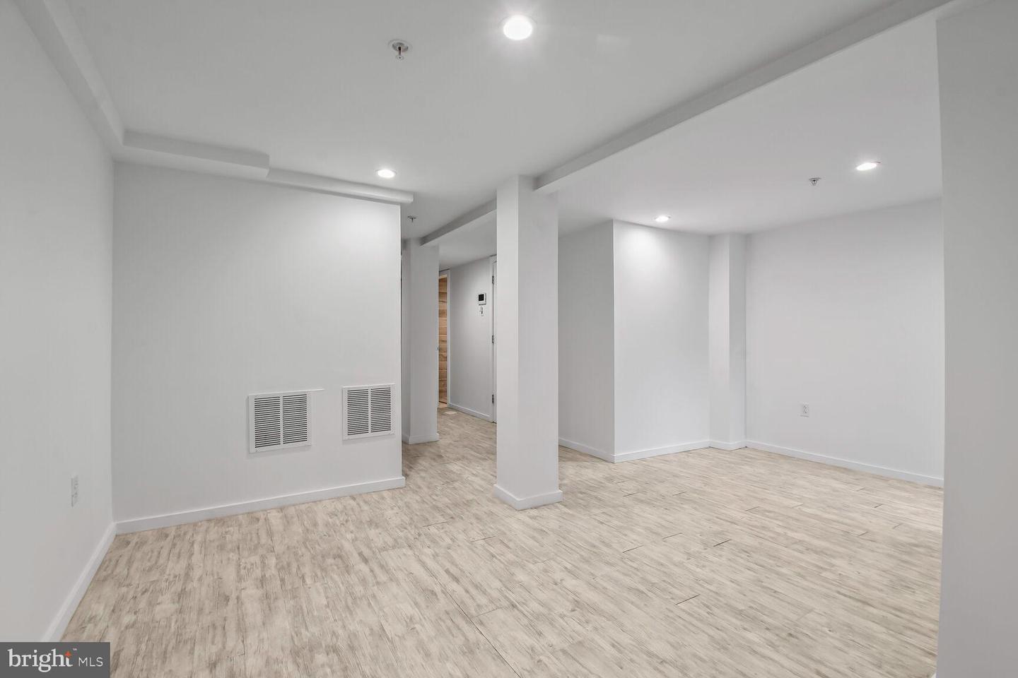 24 RHODE ISLAND AVE NE #A