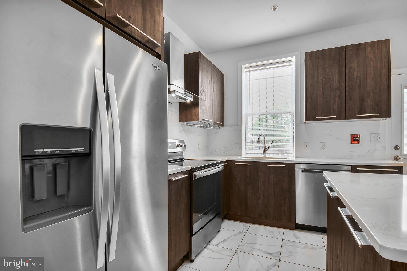 24 RHODE ISLAND AVE NE #A