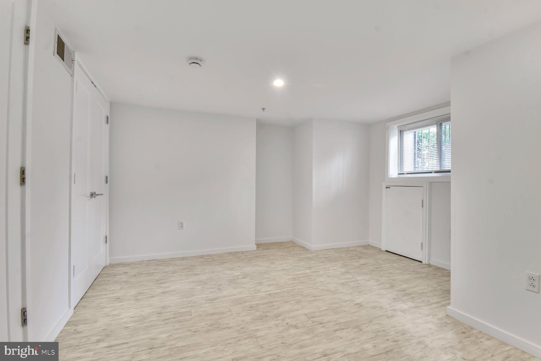 24 RHODE ISLAND AVE NE #A