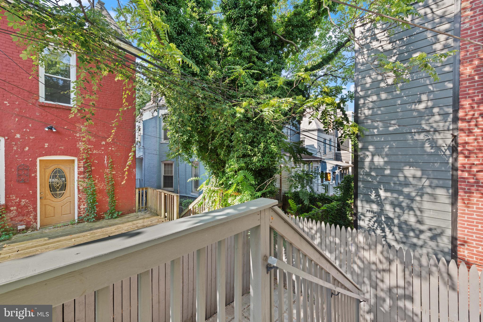 758 Gresham Pl NW