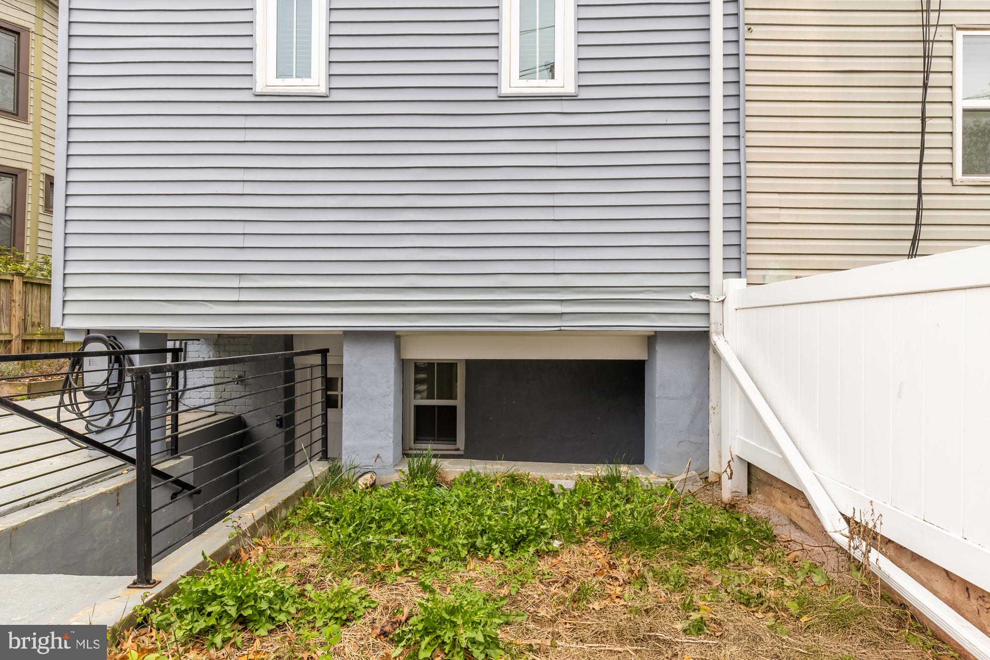 909 WEBSTER ST NW #1