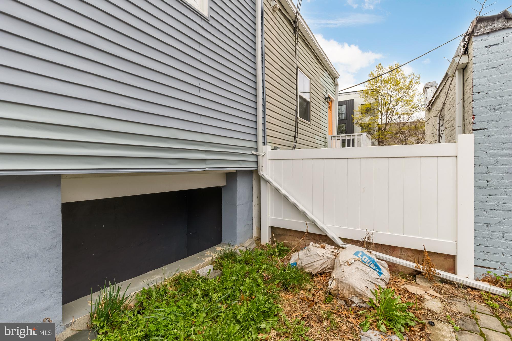 909 WEBSTER ST NW #1