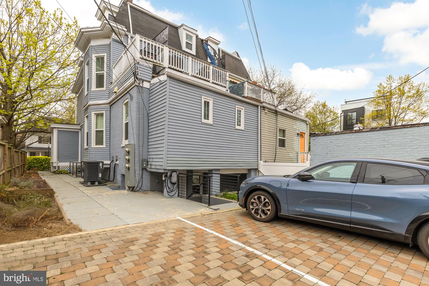 909 WEBSTER ST NW #1