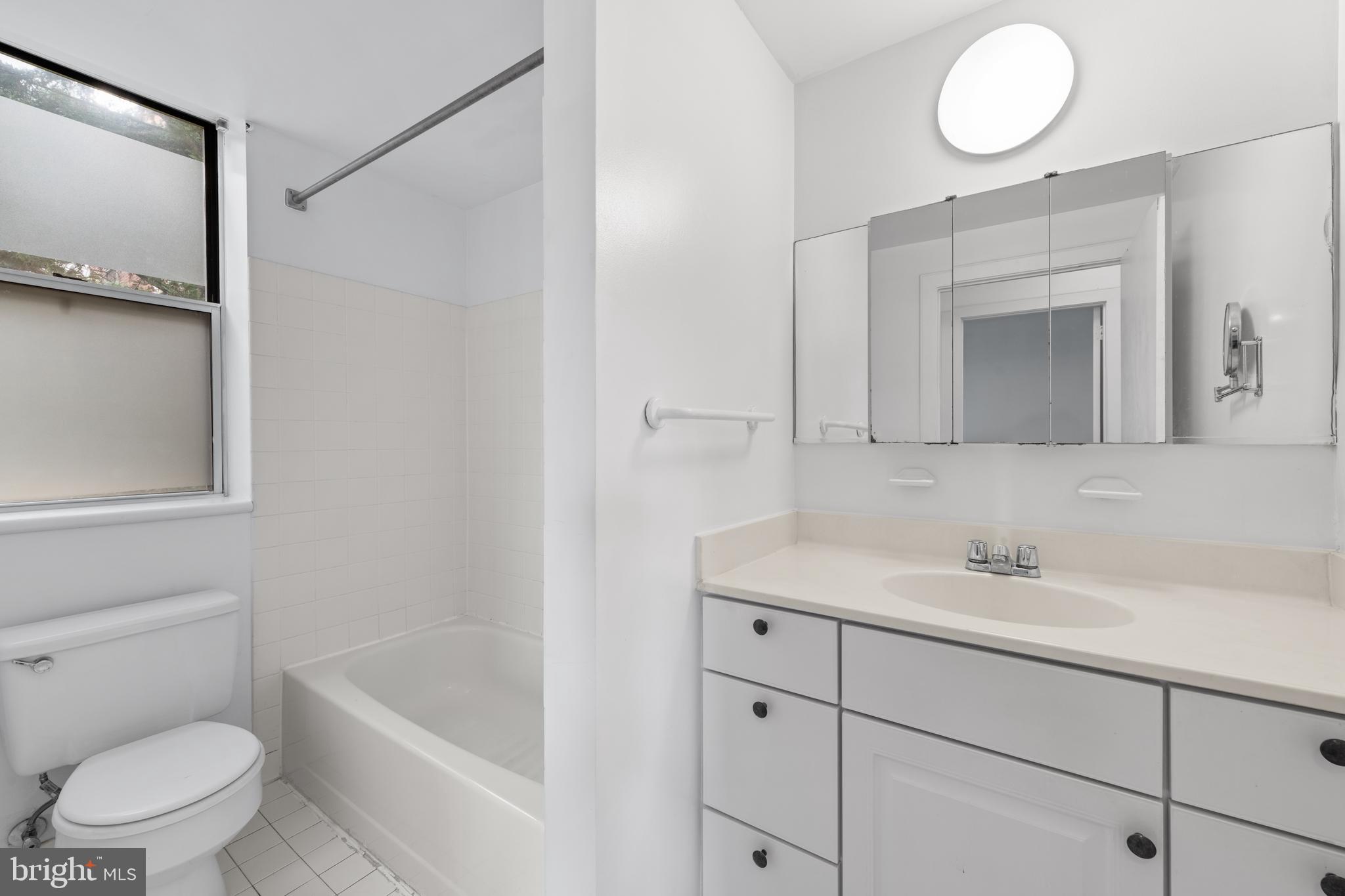 2611 Adams Mill Rd NW #208