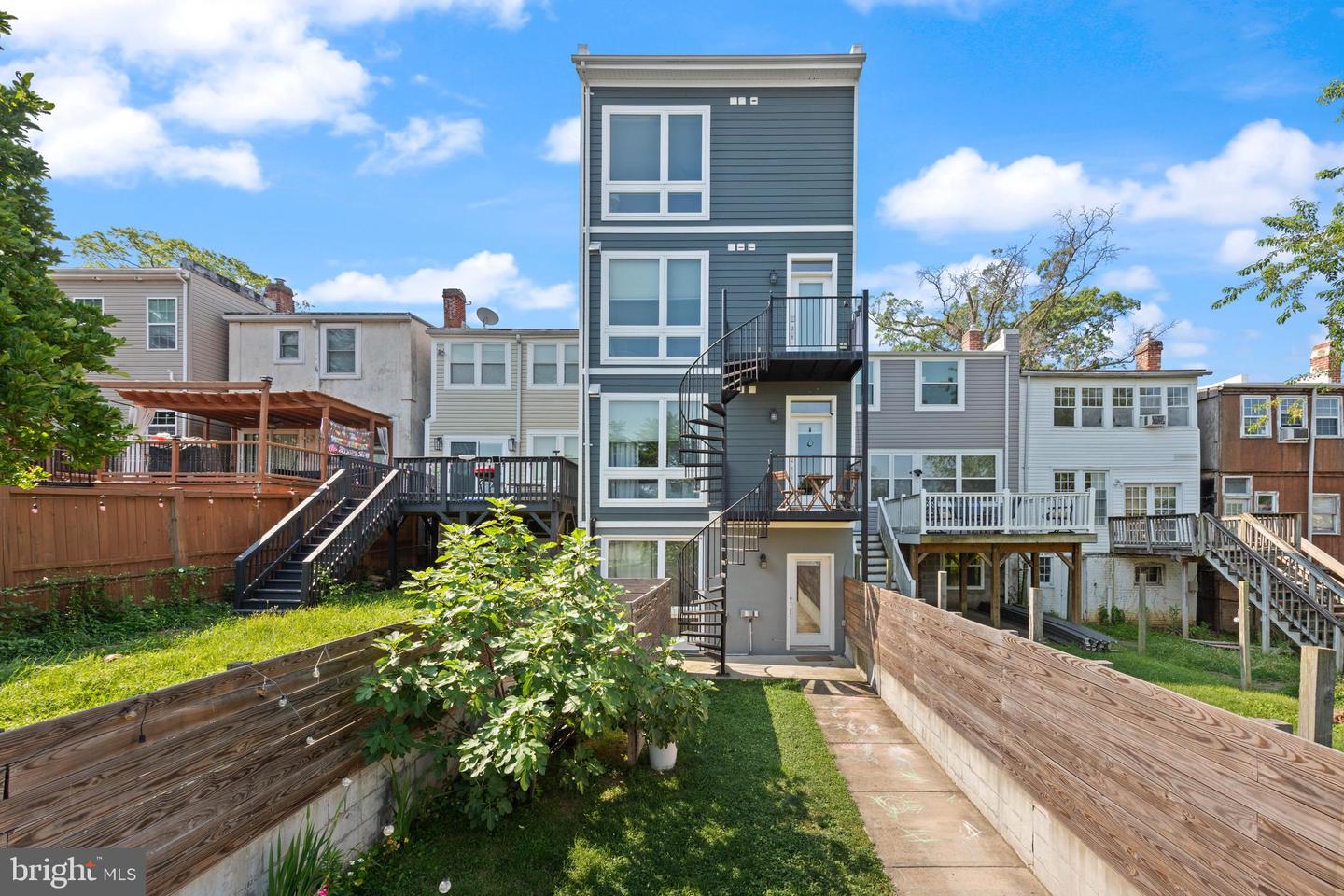 319 Varnum St NW #3