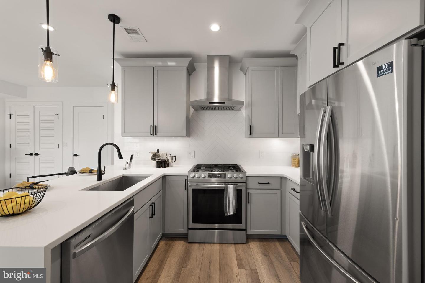 2612 University Pl NW #8
