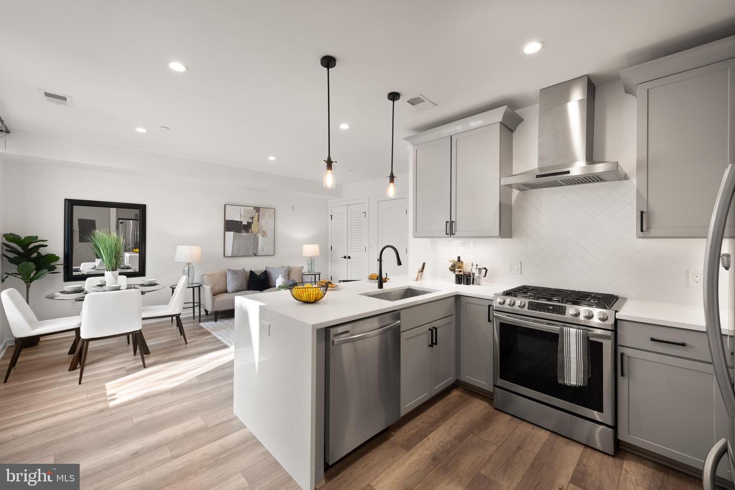 2612 University Pl NW #8