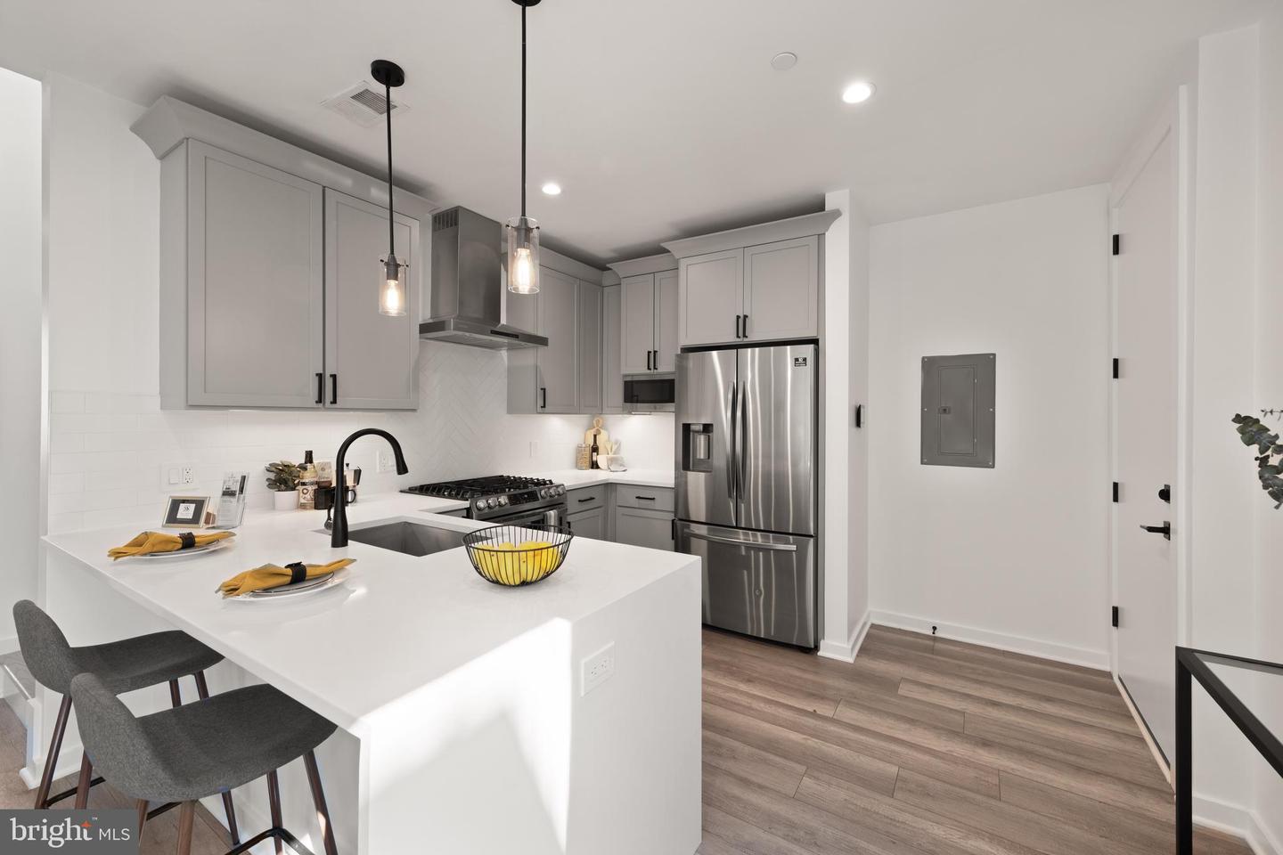 2612 University Pl NW #8