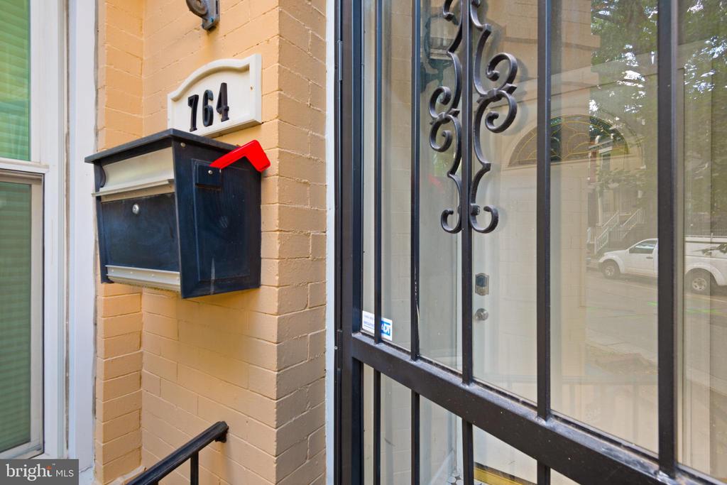 764 HARVARD STREET NW