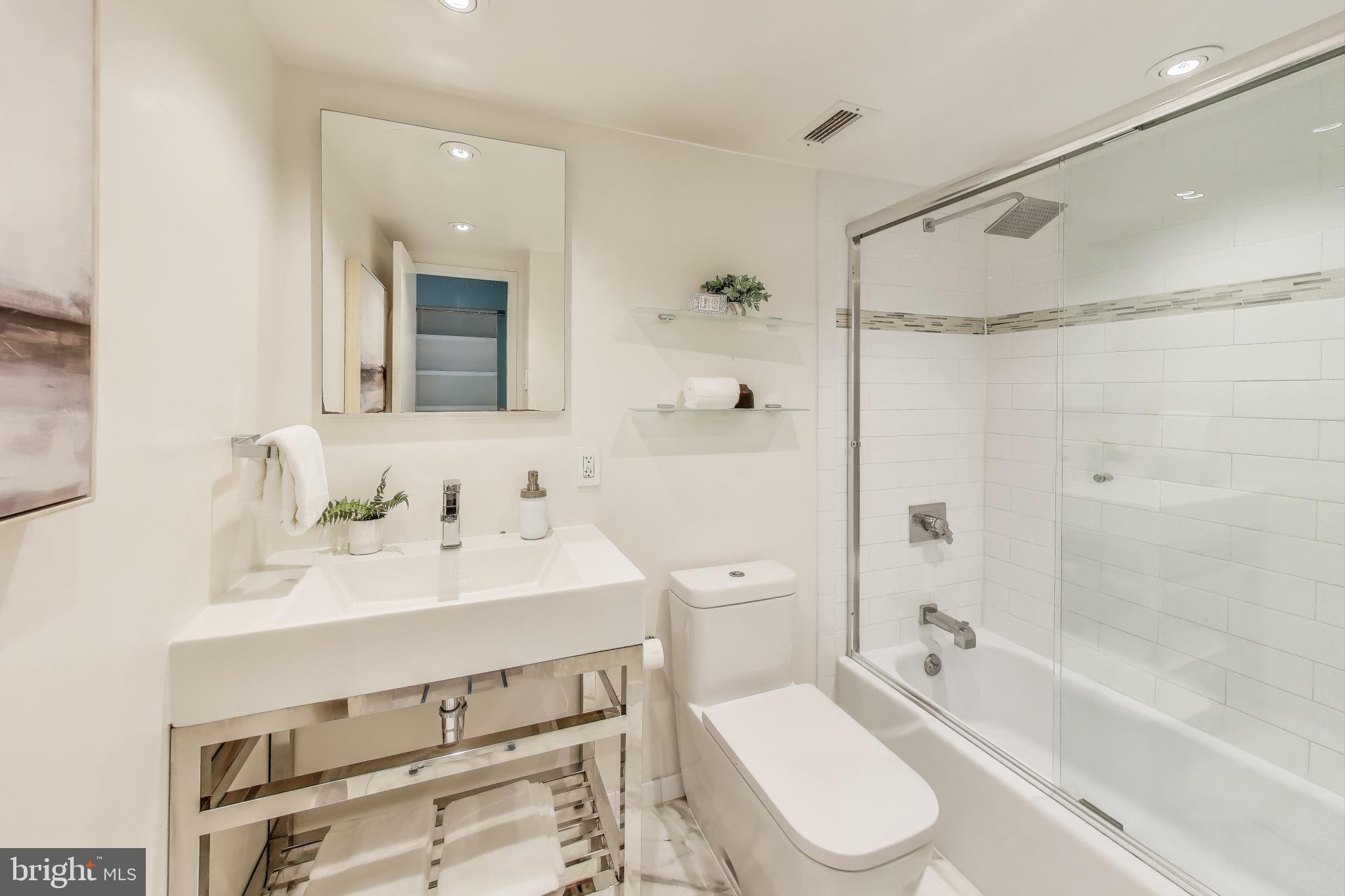 490 M STREET SW W802