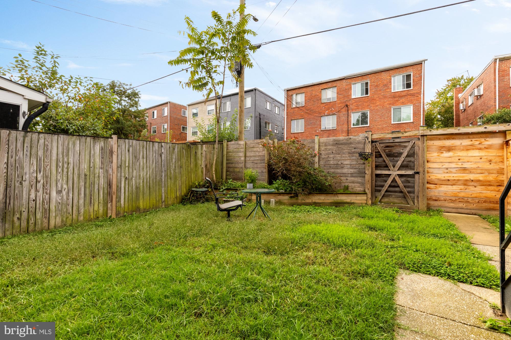 215 HAWAII AVENUE NE