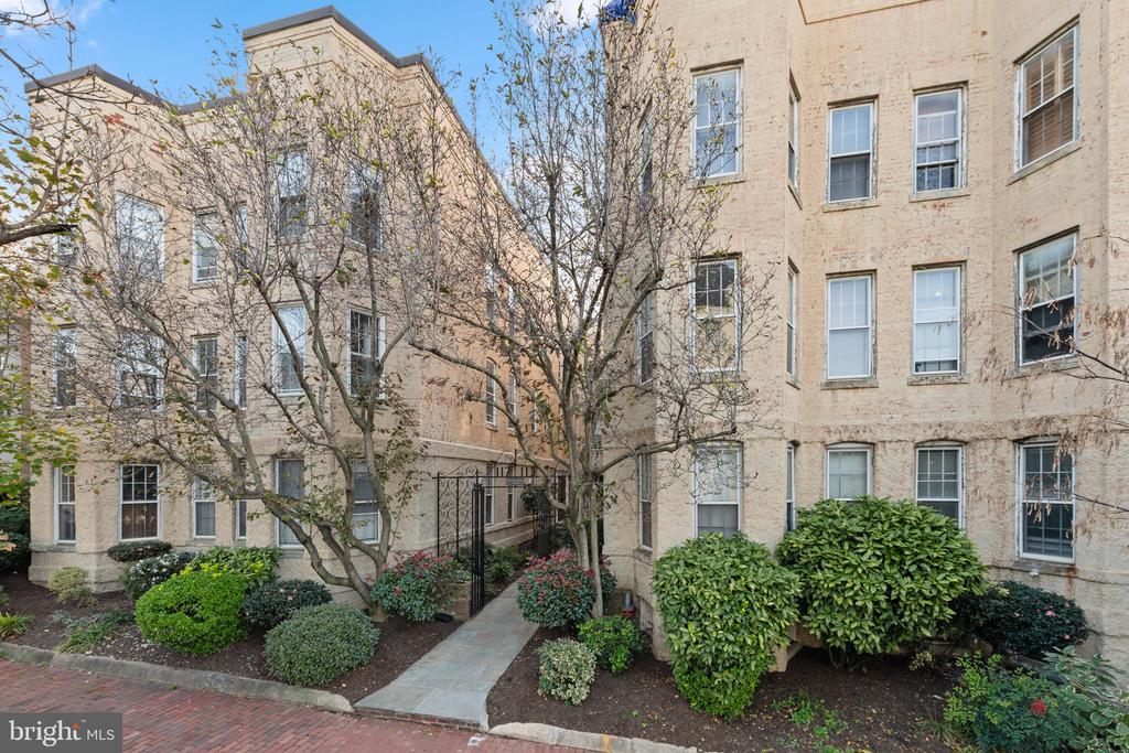 117 E STREET SE 103