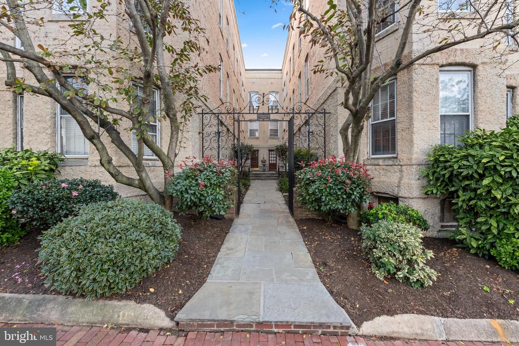 117 E STREET SE 103