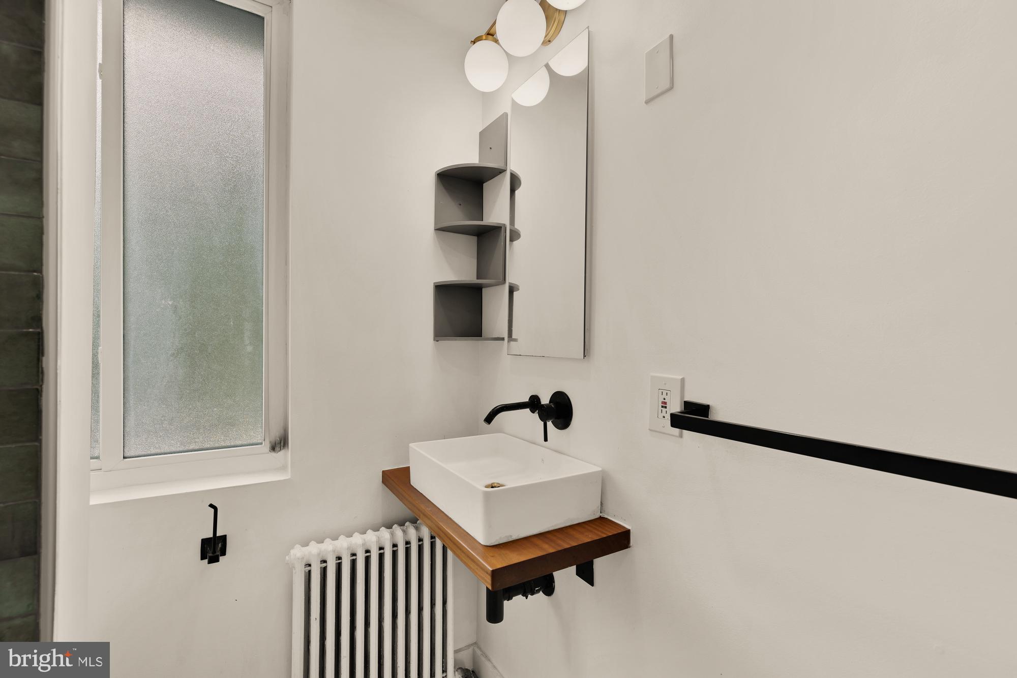 215 HAWAII AVENUE NE