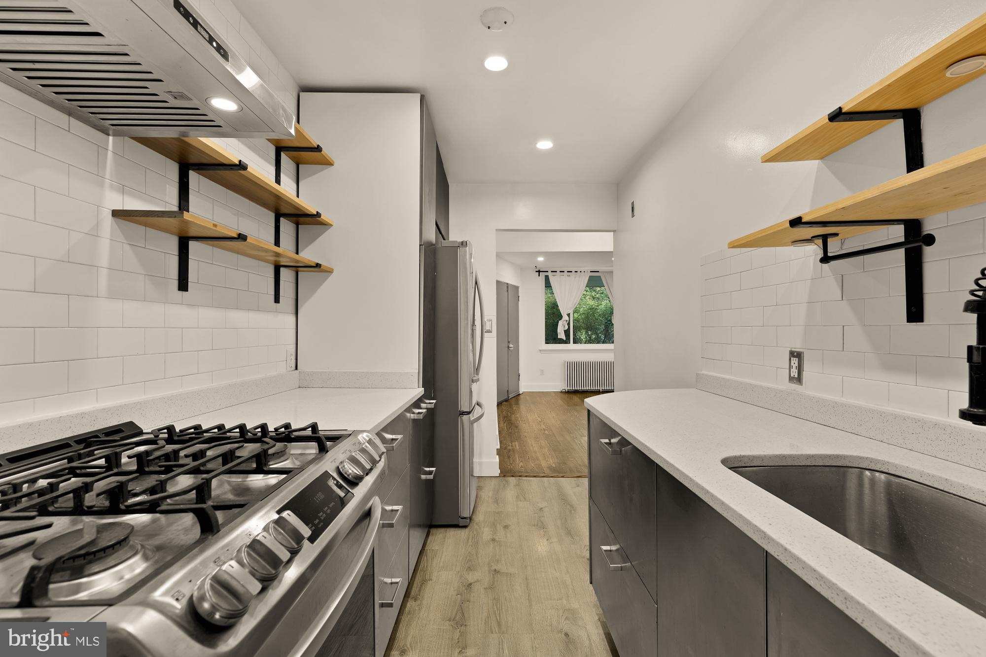 215 HAWAII AVENUE NE