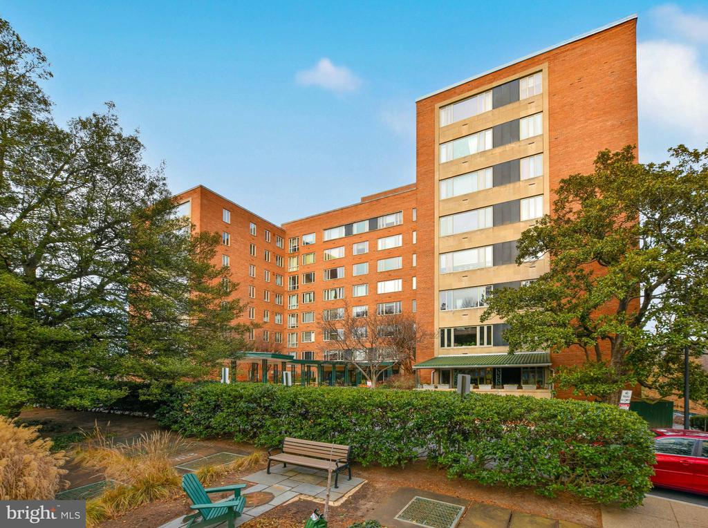 4301 MASSACHUSETTS AVENUE NW 8002