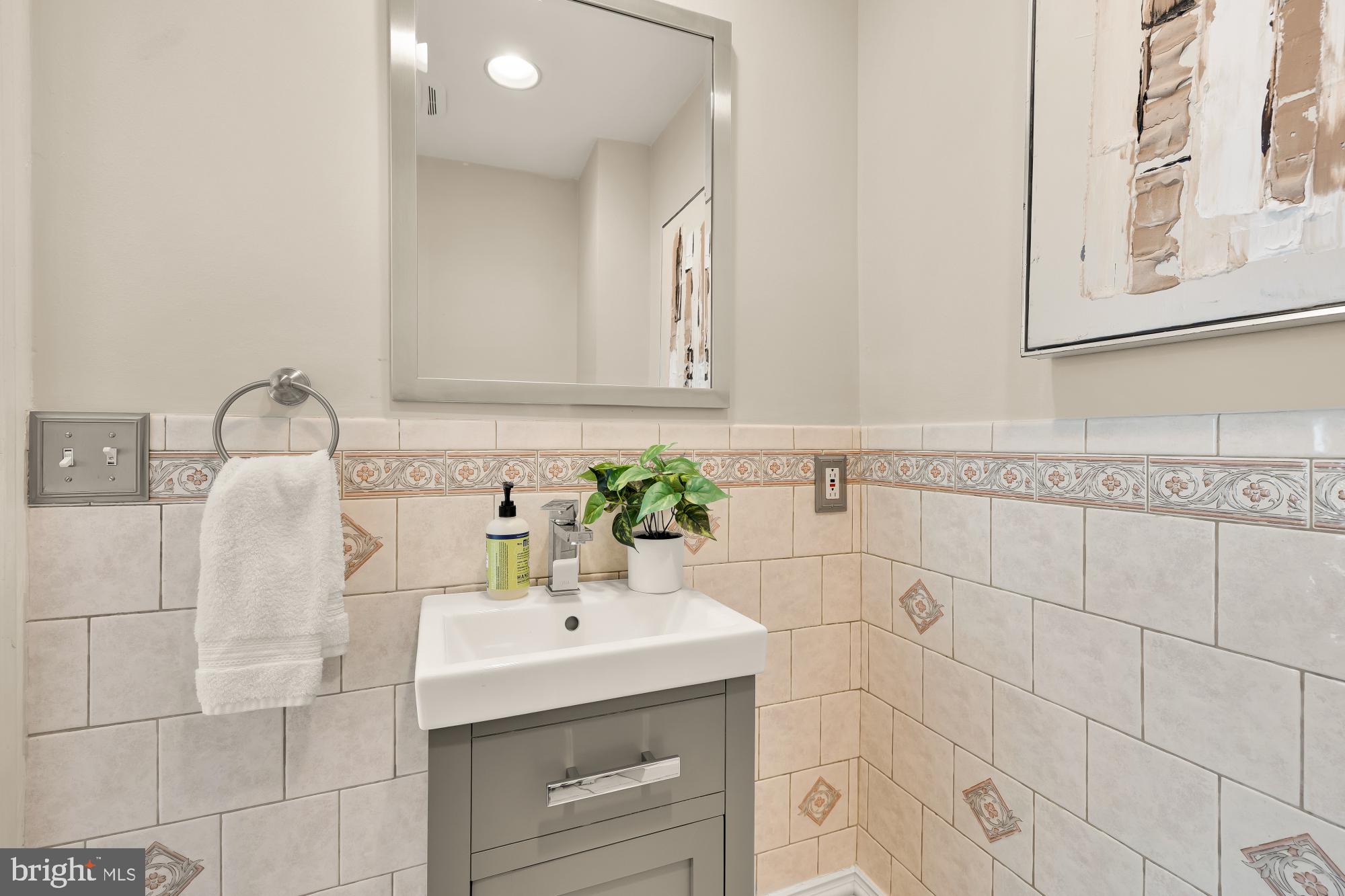 1620 HAMLIN STREET NE