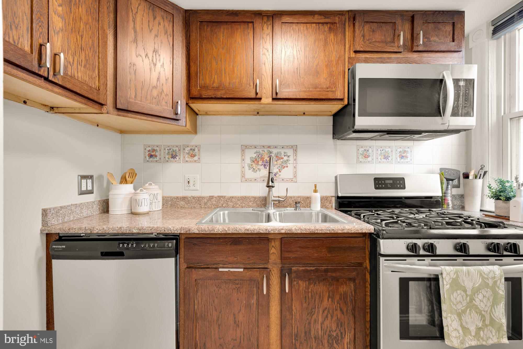 1620 HAMLIN STREET NE