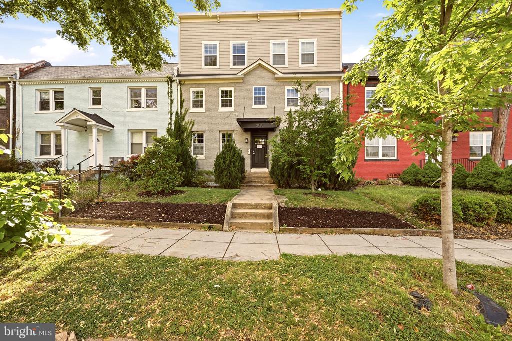 218 20TH STREET NE 3