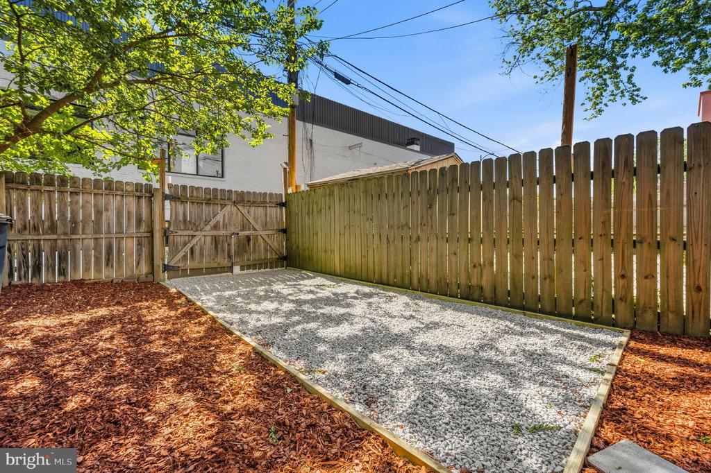 2015 4TH STREET NE