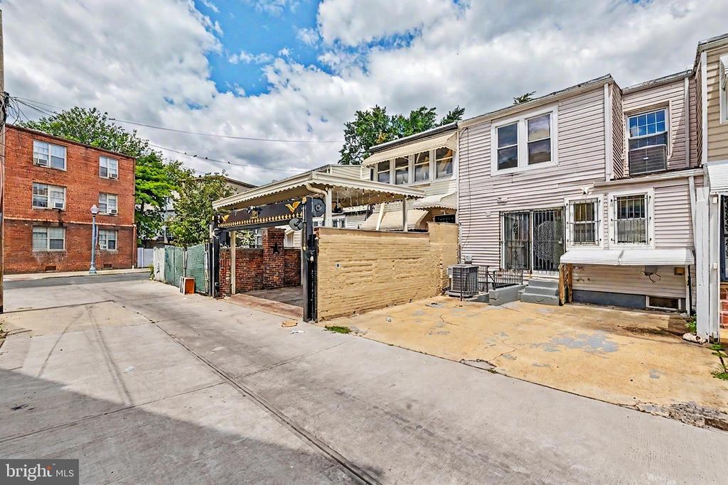 1466 OGDEN STREET NW
