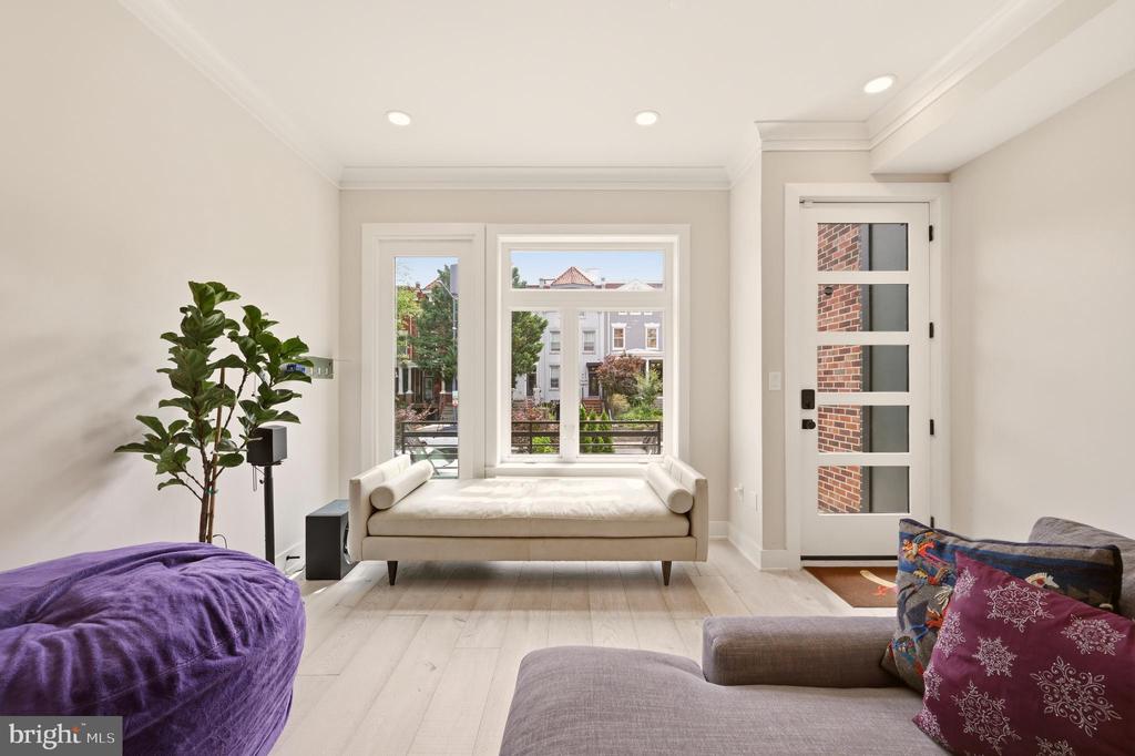 3554 13TH STREET NW Unit: 2