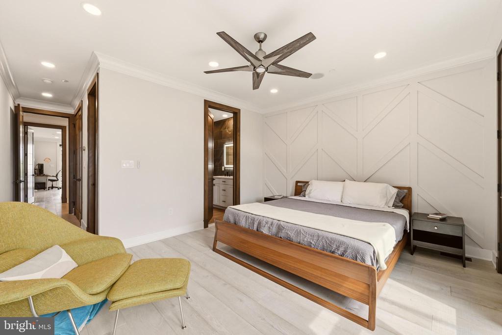 3554 13TH STREET NW Unit: 2