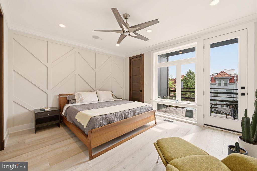 3554 13TH STREET NW Unit: 2
