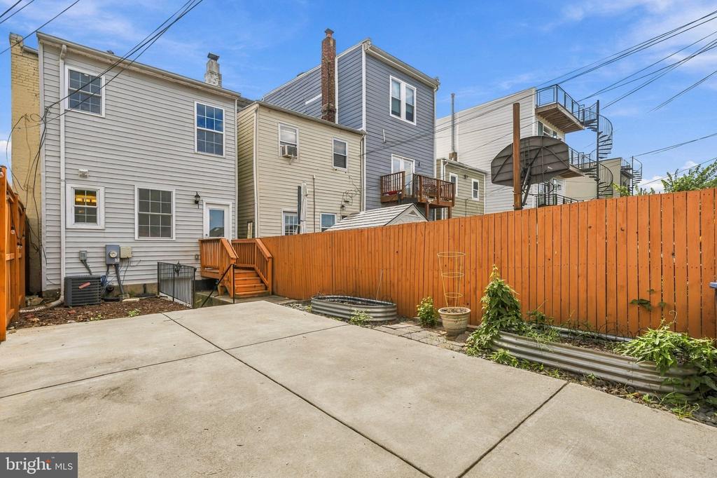 507 LAMONT STREET NW