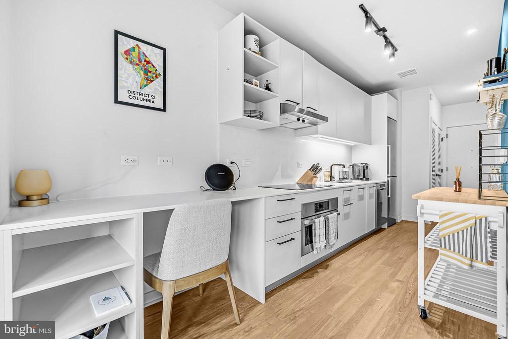 1625 ECKINGTON PLACE NE Unit: 715