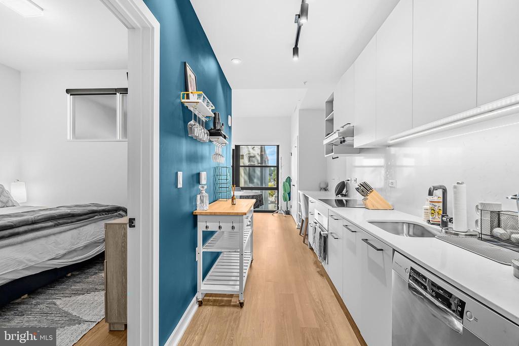 1625 ECKINGTON PLACE NE Unit: 715